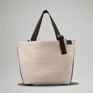 Clean Lines Tote Bag 22L Lululemon